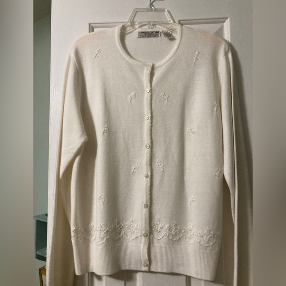 Quaint and soft. Very beautiful - Picture 1 of 3